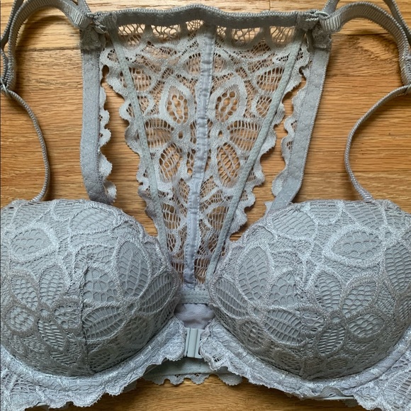 NWOT - VS PINK Metallic Light Gray Front Hook Lace Underwire Bra. Size 32B. - Picture 2 of 4